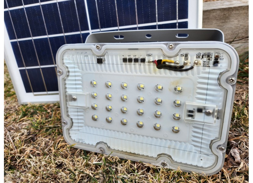 Прожектор уличный светодиодный Solar на солнечных батареях. 60Вт. 